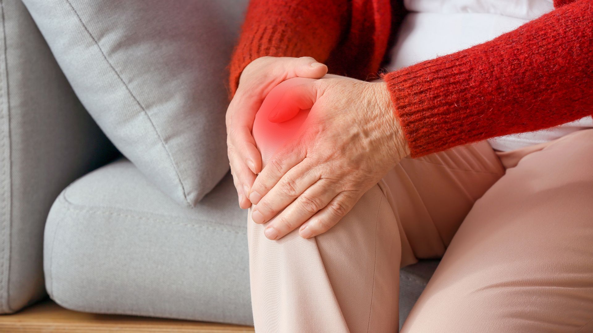 Featured in U-Weekly: Dr. Bernard Lee Discusses Chronic Knee Pain